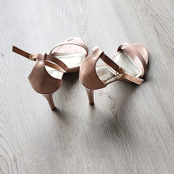 BRASH LEATHER STRAPPY HEELS - Picture 3 of 5